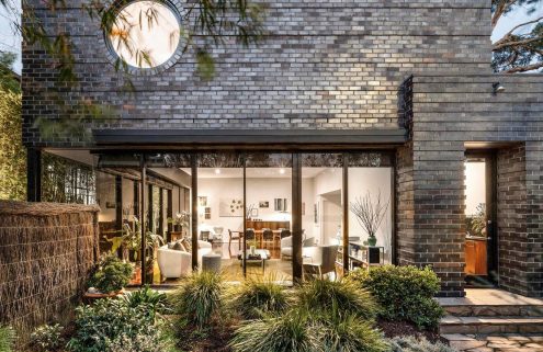 An award-winning home by Wood Marsh is heading to auction in Melbourne’s South Yarra